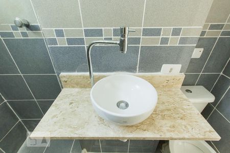 Banheiro de apartamento para alugar com 2 quartos, 48m² em Jacarepaguá, Rio de Janeiro