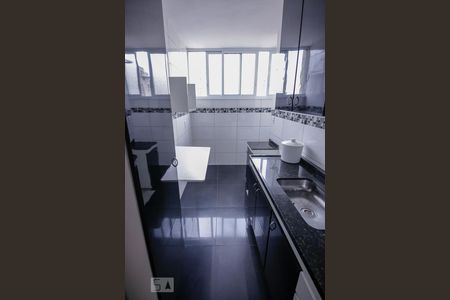 Cozinha de apartamento para alugar com 2 quartos, 55m² em Lapa de Baixo, São Paulo