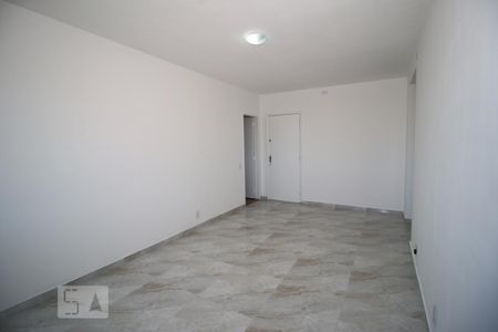 Sala de apartamento para alugar com 1 quarto, 50m² em Pechincha, Rio de Janeiro