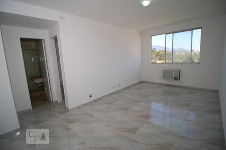 Sala de apartamento para alugar com 1 quarto, 50m² em Pechincha, Rio de Janeiro