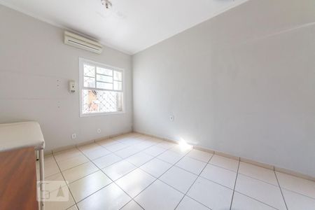 Casa à venda com 220m², 3 quartos e 4 vagas Casa à venda com 220m², 3 quartos e 4 vagasQuarto 2