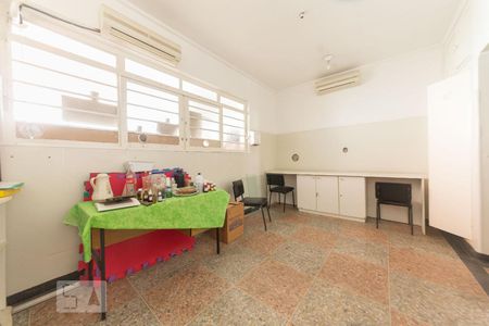 Casa à venda com 220m², 3 quartos e 4 vagas Casa à venda com 220m², 3 quartos e 4 vagasQuarto 4