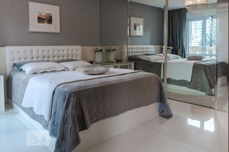 Quarto 2 com porta do closet de apartamento à venda com 3 quartos, 136m² em Consolação, São Paulo