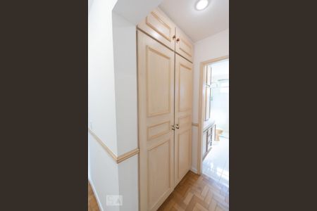 Apartamento para alugar com 173m², 4 quartos e 2 vagas Apartamento para alugar com 173m², 4 quartos e 2 vagasRoupeiro