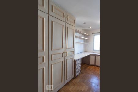 Apartamento para alugar com 173m², 4 quartos e 2 vagas Apartamento para alugar com 173m², 4 quartos e 2 vagasSuíte Closet