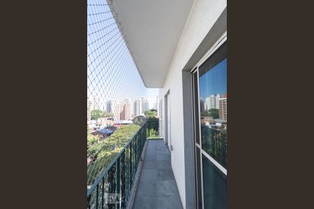 Apartamento para alugar com 173m², 4 quartos e 2 vagas Apartamento para alugar com 173m², 4 quartos e 2 vagasVaranda
