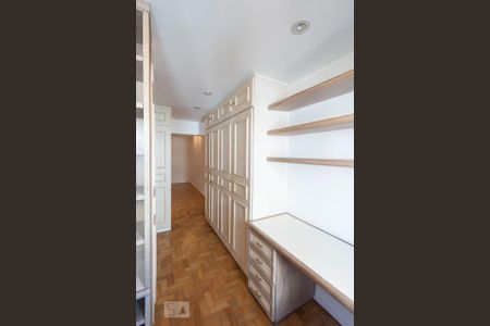 Apartamento para alugar com 173m², 4 quartos e 2 vagas Apartamento para alugar com 173m², 4 quartos e 2 vagasSuíte Closet