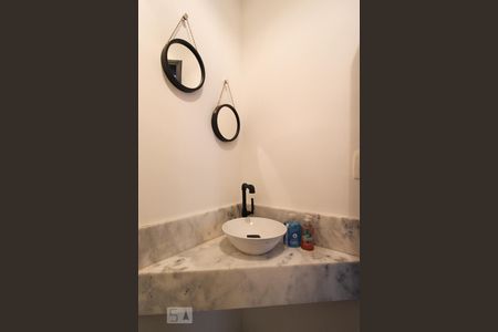 Lavabo de apartamento para alugar com 1 quarto, 53m² em Moema, São Paulo