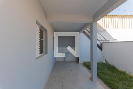 Casa para alugar com 55m², 2 quartos e 1 vaga Casa para alugar com 55m², 2 quartos e 1 vagaVaranda e Área de Serviço