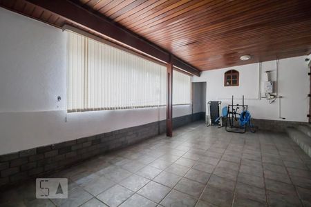 Casa à venda com 430m², 5 quartos e 5 vagas Casa à venda com 430m², 5 quartos e 5 vagasVaranda