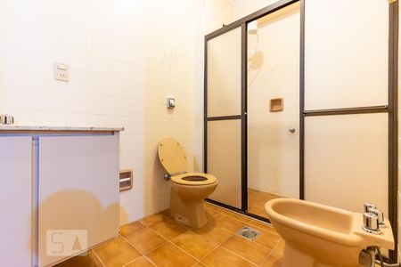 Apartamento para alugar com 250m², 3 quartos e 2 vagas Apartamento para alugar com 250m², 3 quartos e 2 vagasBanheiro suíte 2