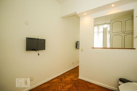 Sala de kitnet/studio para alugar com 1 quarto, 45m² em Copacabana, Rio de Janeiro