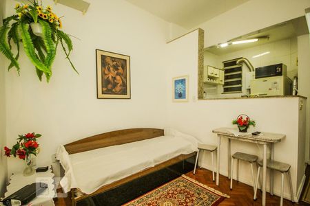 Sala de kitnet/studio para alugar com 1 quarto, 45m² em Copacabana, Rio de Janeiro