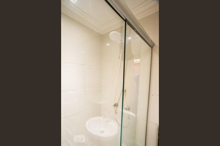 Banheiro de apartamento para alugar com 2 quartos, 80m² em Vila Ipiranga, Porto Alegre