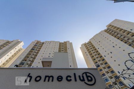 Apartamento para alugar com 46m², 2 quartos e 1 vaga Apartamento para alugar com 46m², 2 quartos e 1 vagaFachada