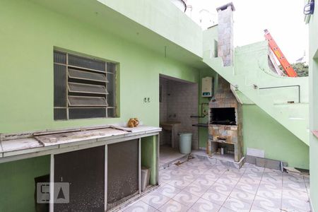 Casa à venda com 180m², 3 quartos e 2 vagasQuintal com Churrasqueira