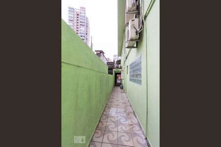 Casa à venda com 180m², 3 quartos e 2 vagasCorredor lateral