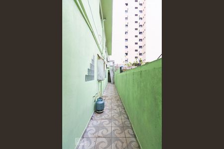 Casa à venda com 180m², 3 quartos e 2 vagasCorredor lateral