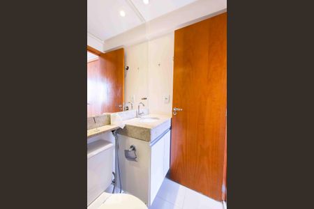 Apartamento à venda com 62m², 2 quartos e 2 vagas Apartamento à venda com 62m², 2 quartos e 2 vagasBanheiro 02