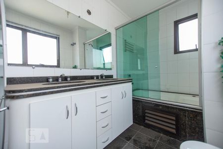 Apartamento para alugar com 230m², 5 quartos e 4 vagasBanheiro Suite 3