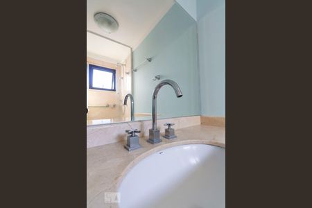 Apartamento à venda com 147m², 3 quartos e 3 vagasBanheiro da Suíte 2