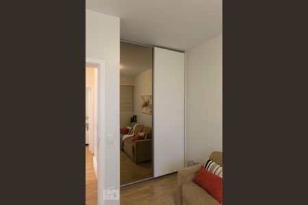 Quarto 1 (Armários) de apartamento para alugar com 3 quartos, 150m² em Vila Santo Estéfano, São Paulo