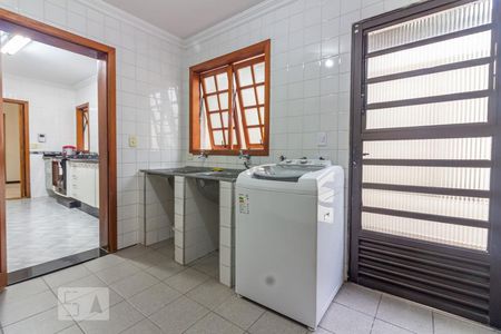 Área de Serviço de casa para alugar com 3 quartos, 405m² em Parque dos Príncipes, São Paulo