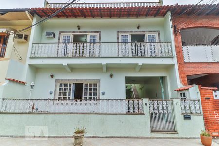 Casa de condomínio à venda com 252m², 3 quartos e 2 vagasFachada