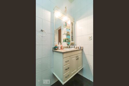 Casa de condomínio à venda com 252m², 3 quartos e 2 vagasBanheiro Social