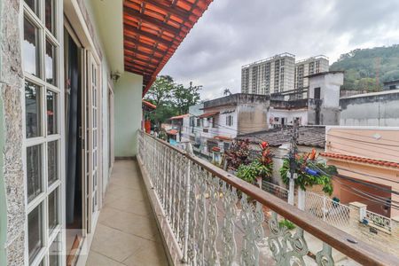 Casa de condomínio à venda com 252m², 3 quartos e 2 vagasVaranda Quarto 1 e 2