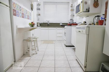 Apartamento para alugar com 170m², 4 quartos e sem vagaCozinha