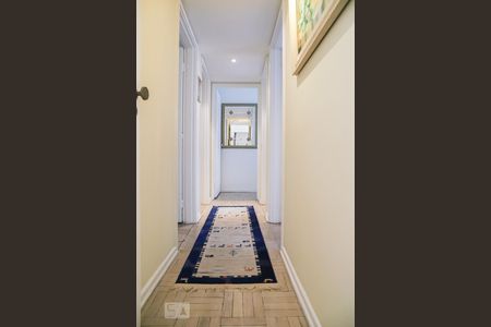 Apartamento para alugar com 170m², 4 quartos e sem vagaCorredor