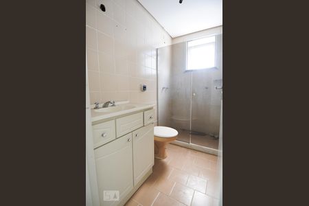 Banheiro de apartamento à venda com 2 quartos, 72m² em Teresópolis, Porto Alegre