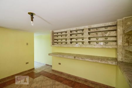 Casa de condomínio para alugar com 450m², 4 quartos e 5 vagasAdega