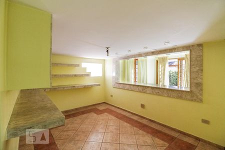 Casa de condomínio para alugar com 450m², 4 quartos e 5 vagasAdega