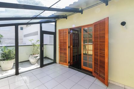 Casa de condomínio para alugar com 450m², 4 quartos e 5 vagasVaranda