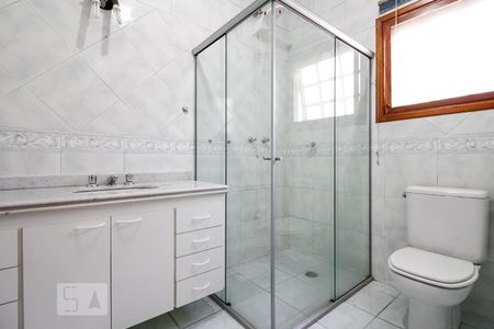 Casa de condomínio para alugar com 450m², 4 quartos e 5 vagasBanheiro Suíte 4