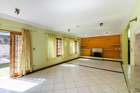 Casa de condomínio para alugar com 450m², 4 quartos e 5 vagasSala