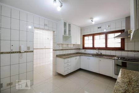 Casa de condomínio para alugar com 450m², 4 quartos e 5 vagasCozinha