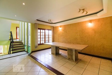 Sala de casa de condomínio para alugar com 4 quartos, 450m² em Parque dos Príncipes, São Paulo