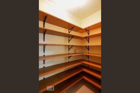 Casa de condomínio para alugar com 450m², 4 quartos e 5 vagasDespensa