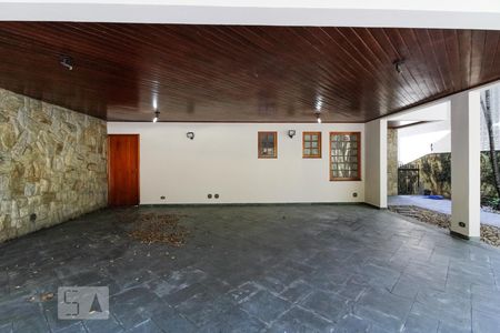 Casa de condomínio para alugar com 450m², 4 quartos e 5 vagasGaragem