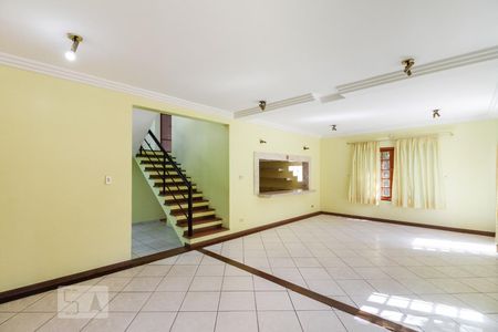 Casa de condomínio para alugar com 450m², 4 quartos e 5 vagasSala