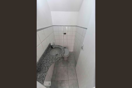 Lavabo de casa de condomínio para alugar com 4 quartos, 240m² em Vargem Pequena, Rio de Janeiro