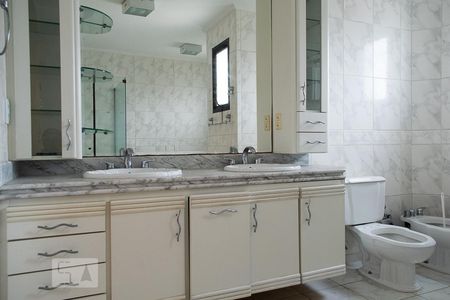 Apartamento à venda com 250m², 5 quartos e 4 vagasBANHEIRO QUARTO 5