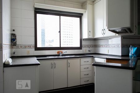 Apartamento à venda com 250m², 5 quartos e 4 vagasCOZINHA