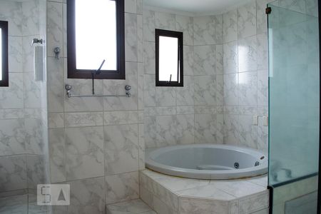 Apartamento à venda com 250m², 5 quartos e 4 vagasBANHEIRO QUARTO 5