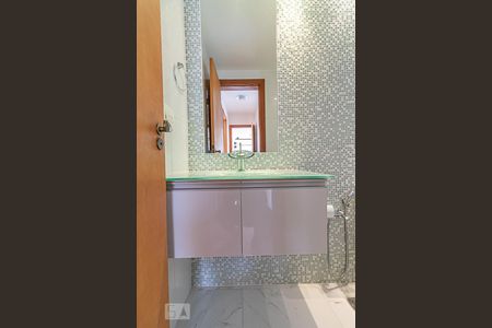 Banheiro de apartamento para alugar com 3 quartos, 80m² em Sagrada Família, Belo Horizonte