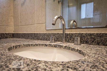 Apartamento à venda com 110m², 3 quartos e 2 vagas Apartamento à venda com 110m², 3 quartos e 2 vagasBanheiro da Suíte