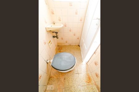 Casa à venda com 64m², 2 quartos e sem vagaBanheiro de Serviço